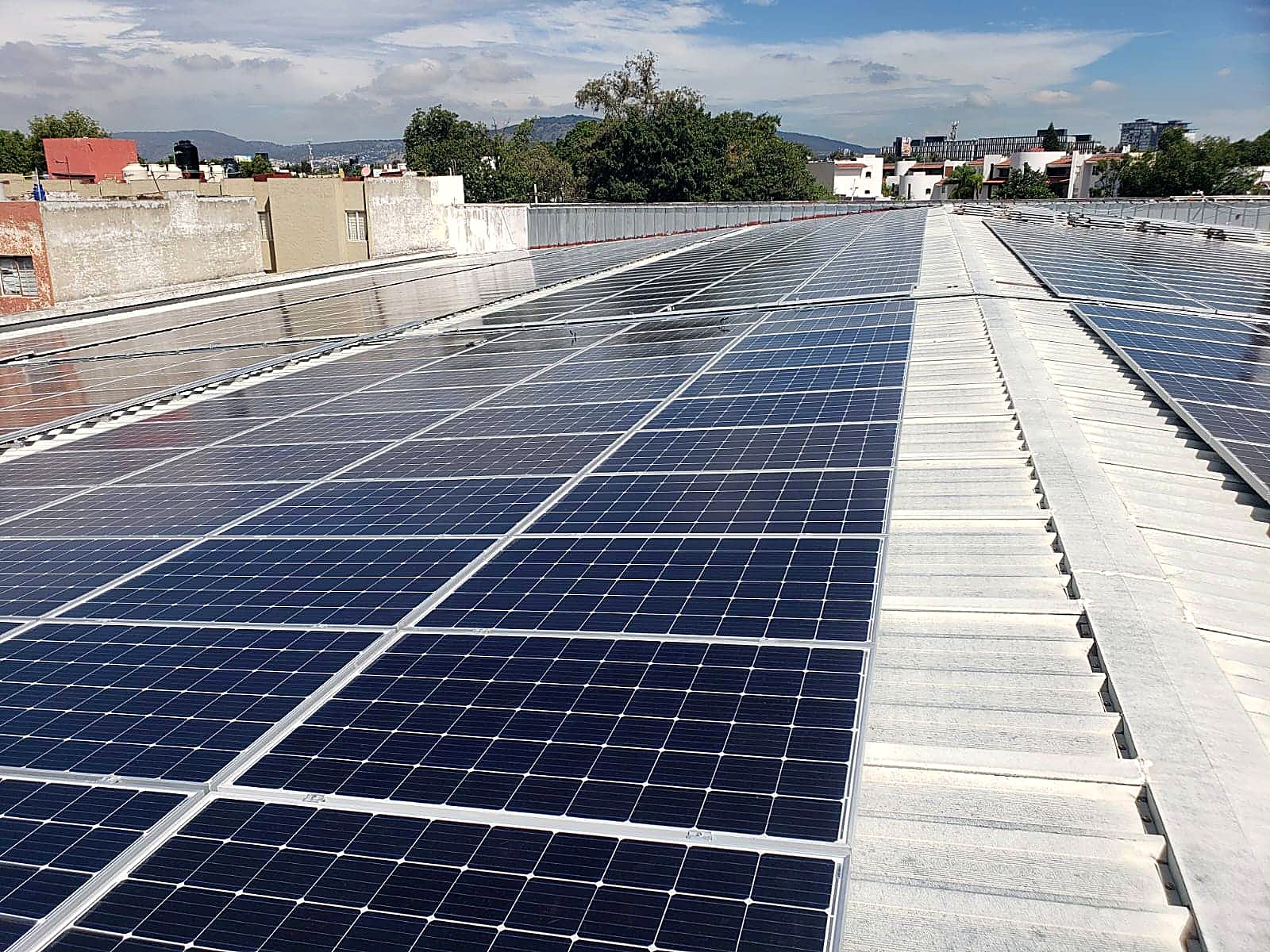 Instalación de paneles solares comercial en Guadalajara