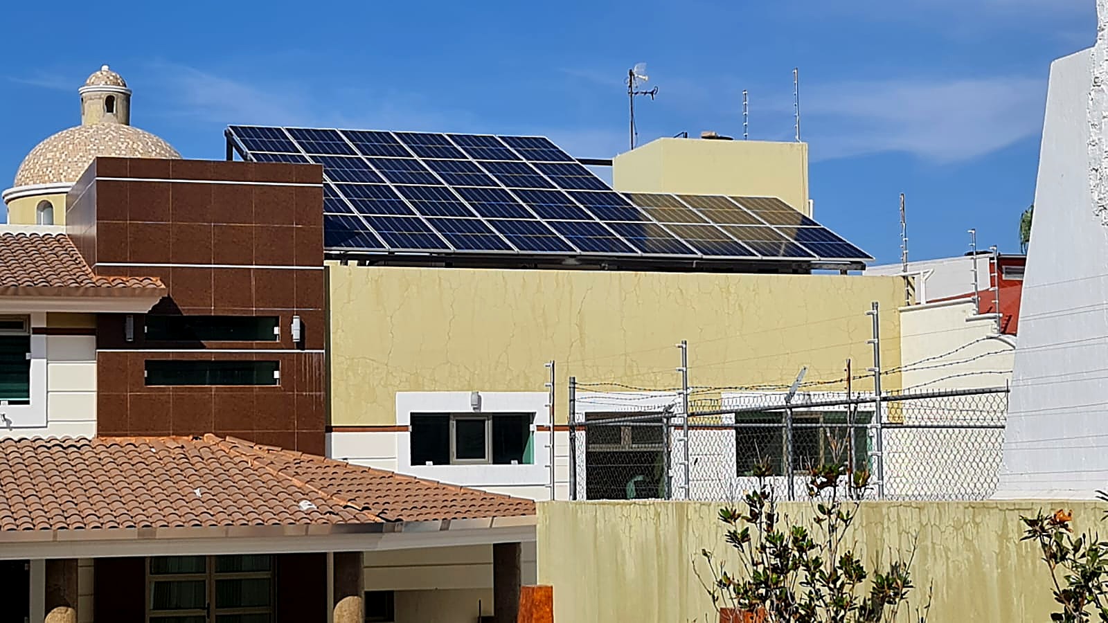 Paneles solares en casa habitación